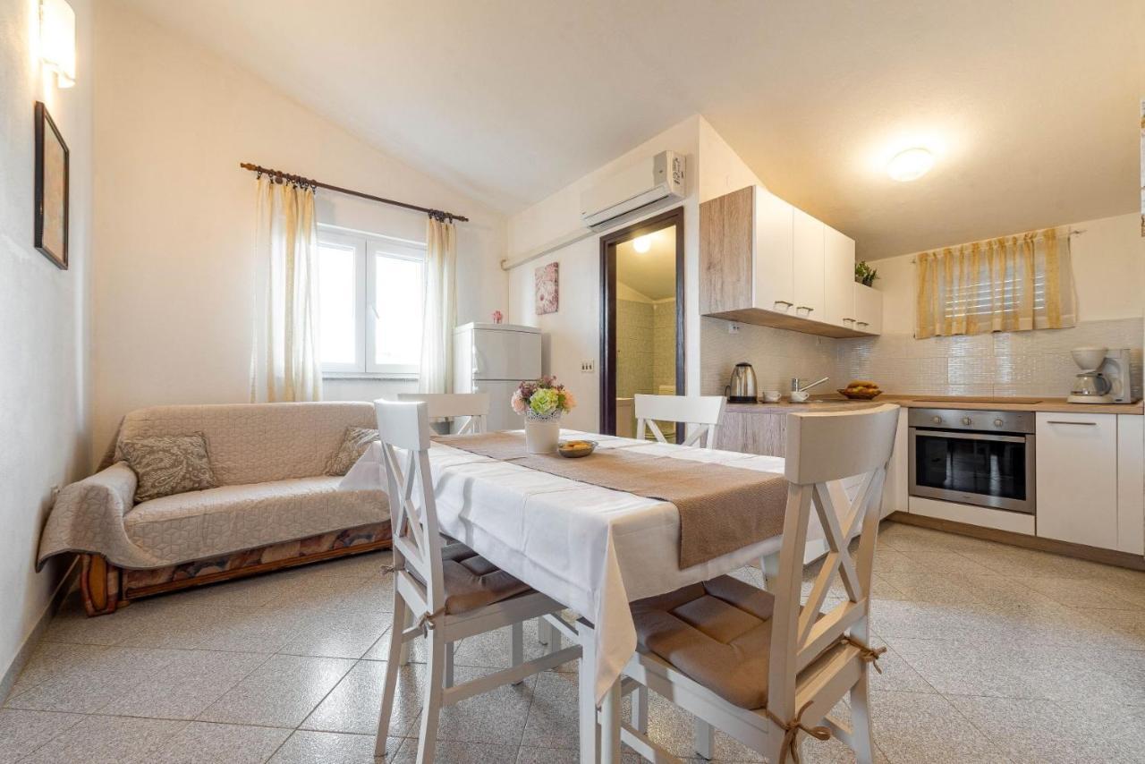 Family Friendly Seaside Apartments Kozino, Zadar - 5749 เพทรอซาเน ภายนอก รูปภาพ